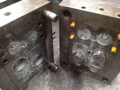 尼龍開閉器在模具設(shè)計中的應(yīng)用與重要性